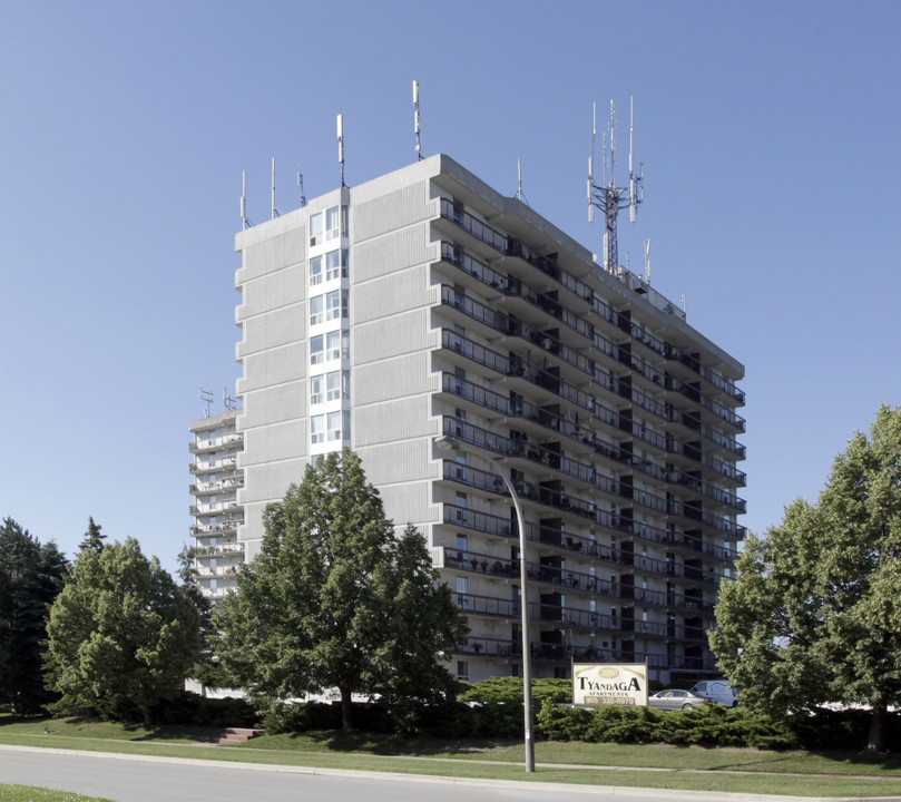 Tyandaga Apartments in Burlington, ON - Building Photo