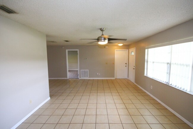 3171 Courtland Blvd in Deltona, FL - Building Photo - Building Photo