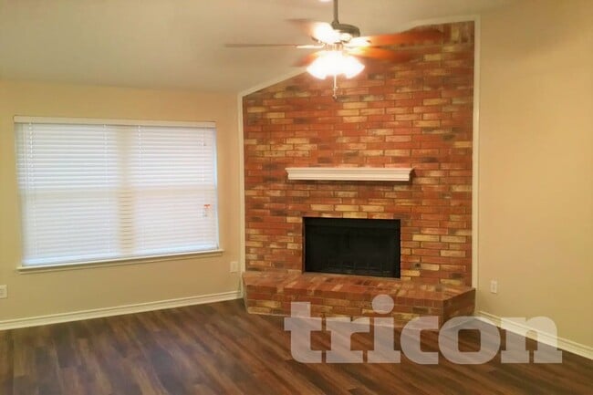 1558 Aberdeen Dr in Lancaster, TX - Building Photo - Building Photo