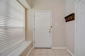 5723 Vinemont Ln in Houston, TX - Building Photo - Building Photo