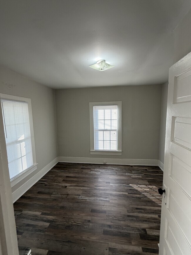 604 E Church St in Benson, NC - Foto de edificio - Building Photo