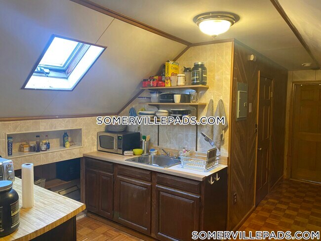 142 W Adams St in Somerville, MA - Building Photo - Building Photo