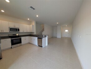 32021 Spiceberry St in San Antonio, FL - Building Photo - Building Photo