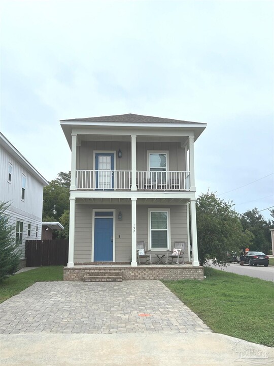 152 N Donelson St in Pensacola, FL - Foto de edificio