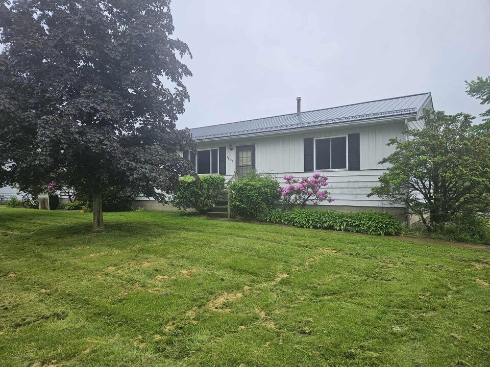 3932 Summit St in Ravenna, OH - Building Photo