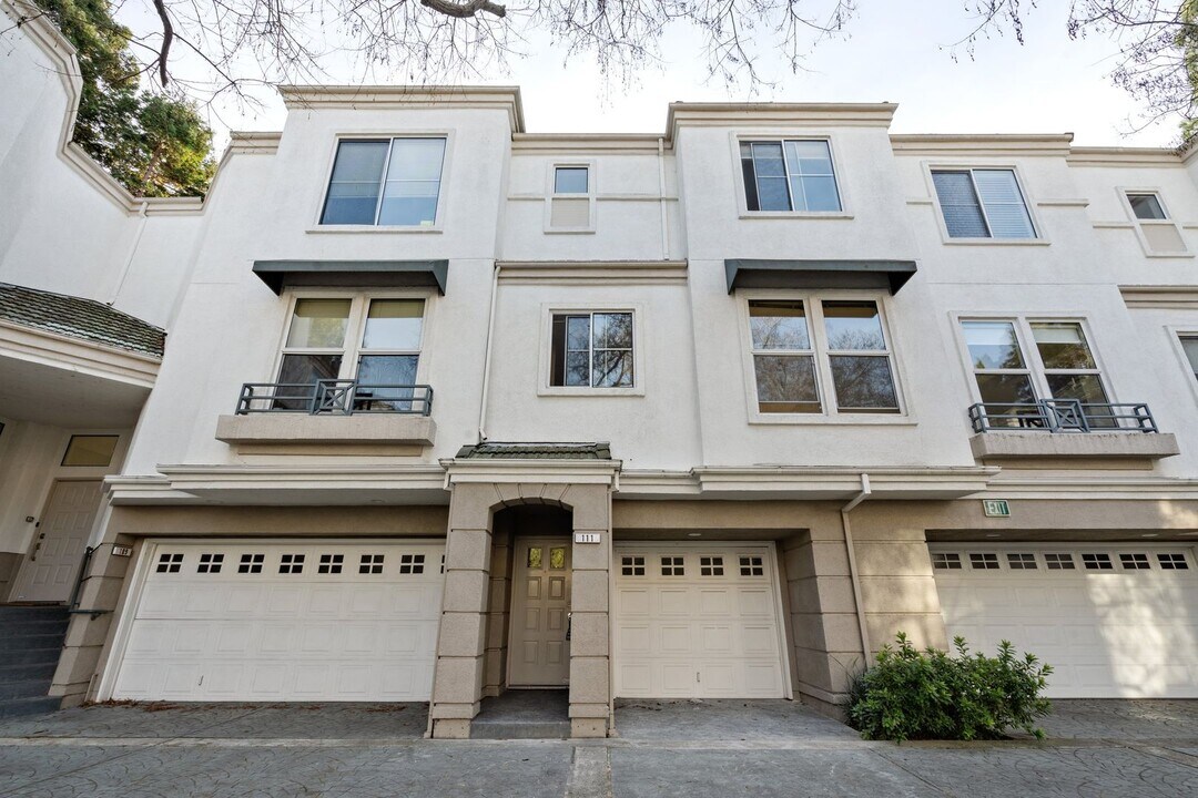 470 Navarro Way in San Jose, CA - Foto de edificio