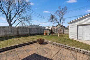 6916 38th Ave in Kenosha, WI - Building Photo