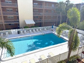 12760 Indian Rocks Rd in Largo, FL - Building Photo - Building Photo