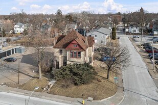 1703 N Brady St in Davenport, IA - Building Photo