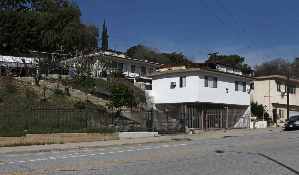 3619 Fletcher Dr in Los Angeles, CA - Building Photo