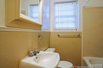 415 Alamo Heights Blvd in San Antonio, TX - Building Photo - Building Photo