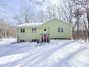 76 Chesley Dr in Barrington, NH - Foto de edificio - Building Photo