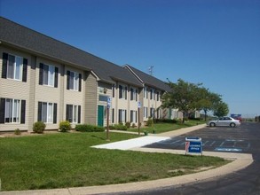 Carson Place in Carson City, MI - Foto de edificio - Building Photo