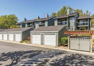 8185 Mountain View Dr in Pleasanton, CA - Foto de edificio - Building Photo