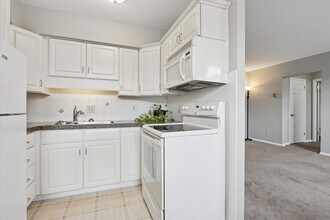 335 E Lancaster Ave in Downingtown, PA - Building Photo - Building Photo