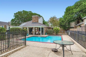 2018 W Rundberg Ln in Austin, TX - Building Photo - Building Photo