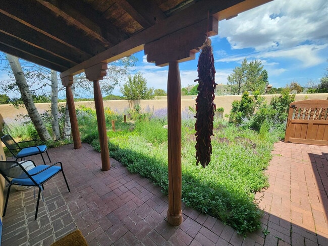 6 Fonda Way in Santa Fe, NM - Building Photo - Building Photo