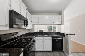 6562 Old Carriage Ln in Alexandria, VA - Building Photo - Building Photo
