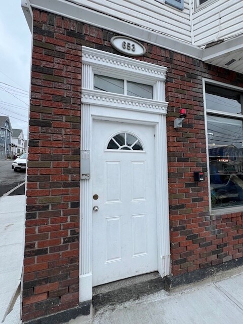 653 Broadway St, Unit #3 in Lowell, MA - Building Photo