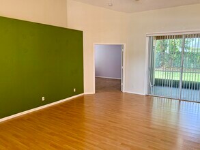 1069 Sweet Briar Pl in Wellington, FL - Building Photo - Building Photo