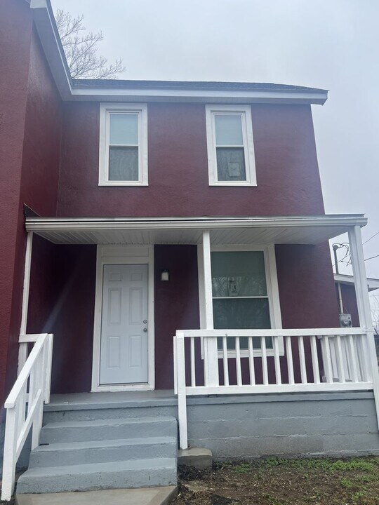 902 S Moffet Ave-Unit -902 S Moffet - B in Joplin, MO - Building Photo