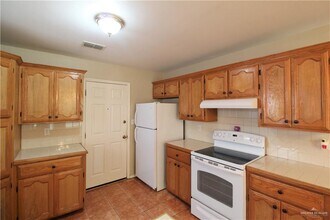 15 N Edison Ave in Edinburg, TX - Building Photo - Building Photo