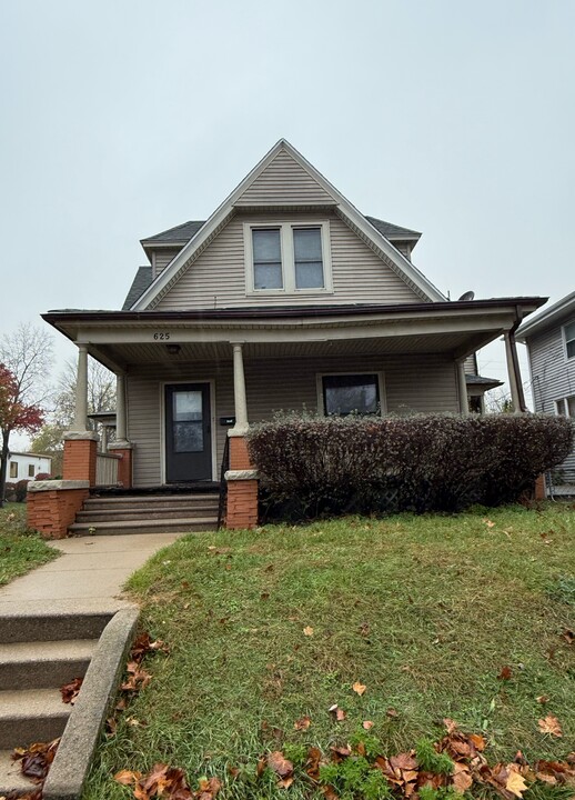 611 E Bronson St in South Bend, IN - Foto de edificio