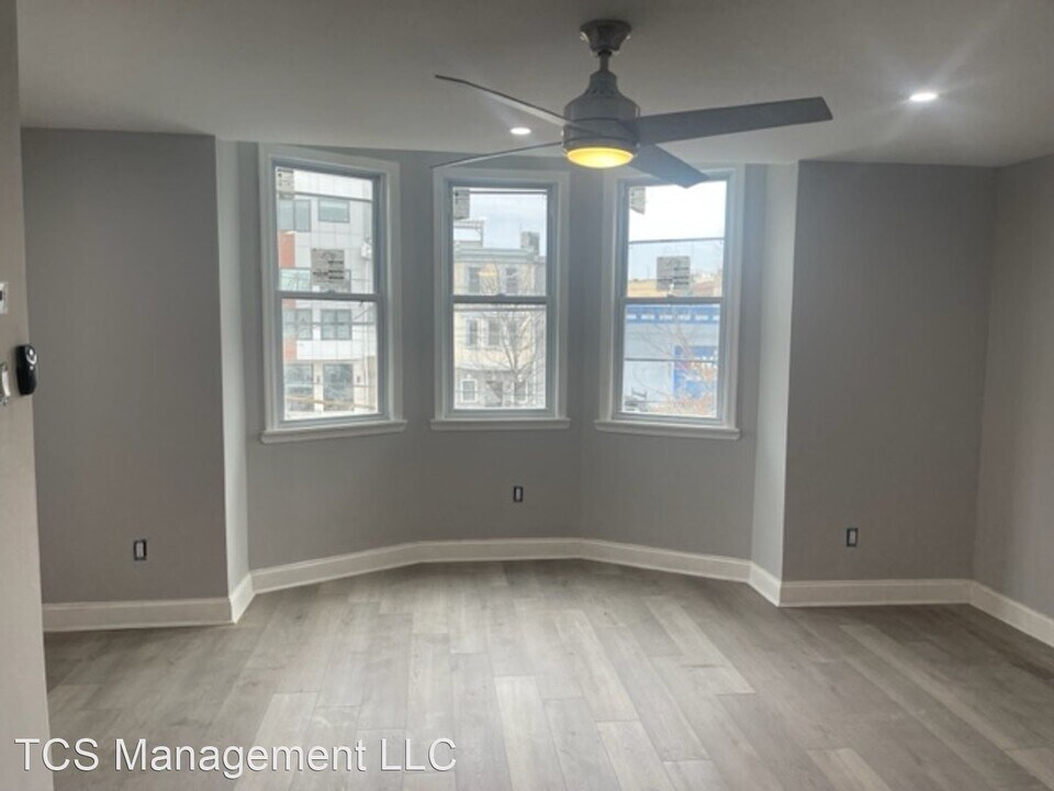 231 E Girard Ave Photo