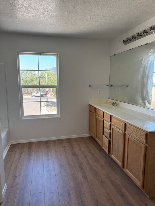 2352 Academic Pl SE in Albuquerque, NM - Building Photo