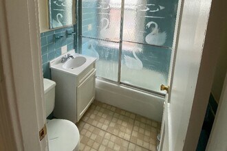 1152 Commonwealth Ave, Unit 10 in Brookline, MA - Building Photo - Building Photo