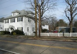 Edgewood Commons in West Berlin, NJ - Building Photo - Building Photo