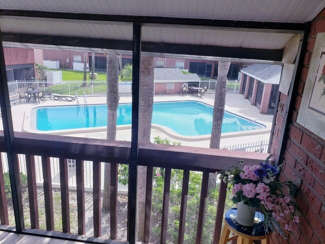 8211 12th Way N, Unit F in St. Petersburg, FL - Building Photo - Building Photo