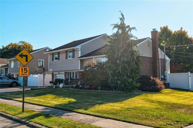 20 Gates Ave in Plainview, NY - Building Photo - Building Photo