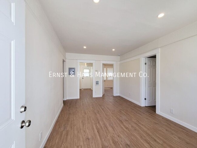 154 E Eagle St in Long Beach, CA - Building Photo - Building Photo