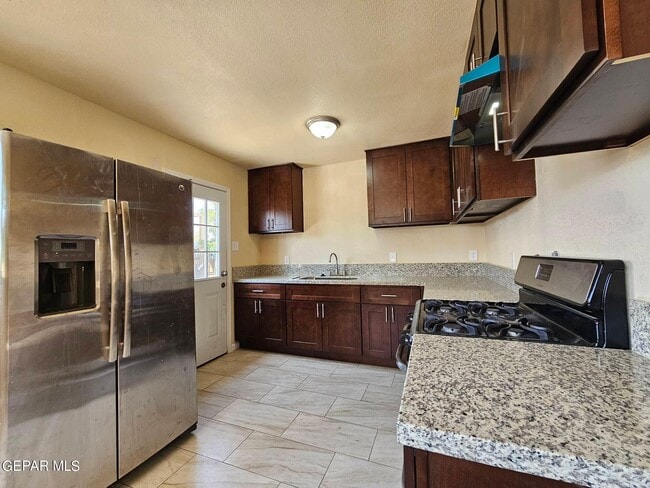 6005 Tampa Ave in El Paso, TX - Building Photo - Building Photo