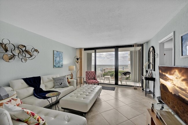 3590 S Ocean Blvd, Unit 306 in South Palm Beach, FL - Foto de edificio - Building Photo