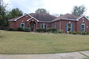 111 Ervington Pl in Madison, AL - Building Photo