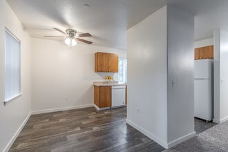 Evergreen Village Apartments in Vancouver, WA - Building Photo - Interior Photo
