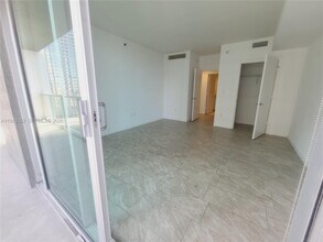 500 Brickell Ave, Unit 2608 in Miami, FL - Building Photo - Building Photo