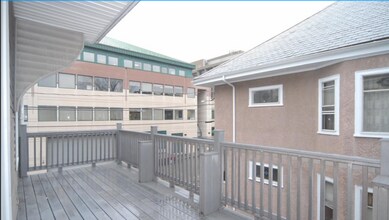 21 Peabody St, Unit 1 in Newton, MA - Building Photo - Building Photo