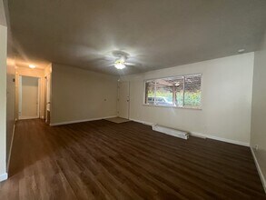 39 Santos Way in Chico, CA - Building Photo - Building Photo