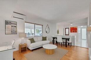 1035 Meridian Ave in Miami Beach, FL - Building Photo
