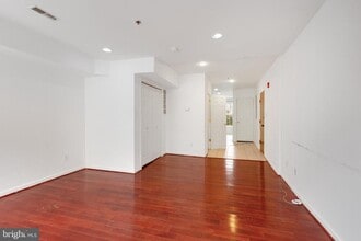 5 W Girard Ave in Philadelphia, PA - Building Photo - Building Photo