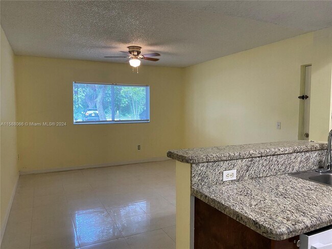 3670 N 56th Ave in Hollywood, FL - Building Photo - Building Photo