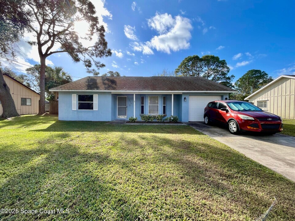 5075 Patricia St in Cocoa, FL - Building Photo