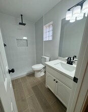 1710 Tampa St, Unit B in Edinburg, TX - Building Photo - Building Photo
