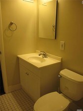 214-15 15th Ave-Unit -1 in Queens, NY - Foto de edificio - Building Photo