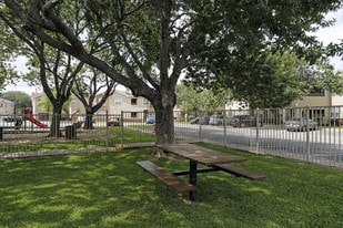Foxfire Apartments in Round Rock, TX - Building Photo