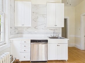 1541 W Barry Ave, Unit #2 in Chicago, IL - Building Photo - Building Photo