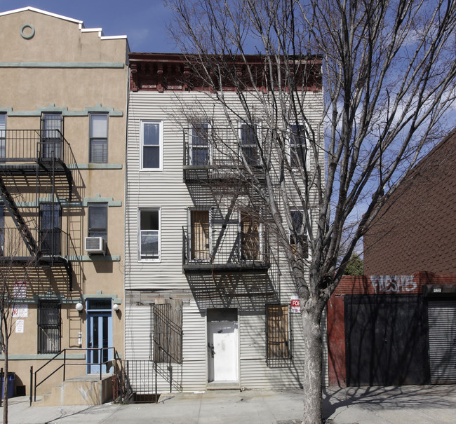 161 Macdougal St in Brooklyn, NY - Building Photo - Building Photo